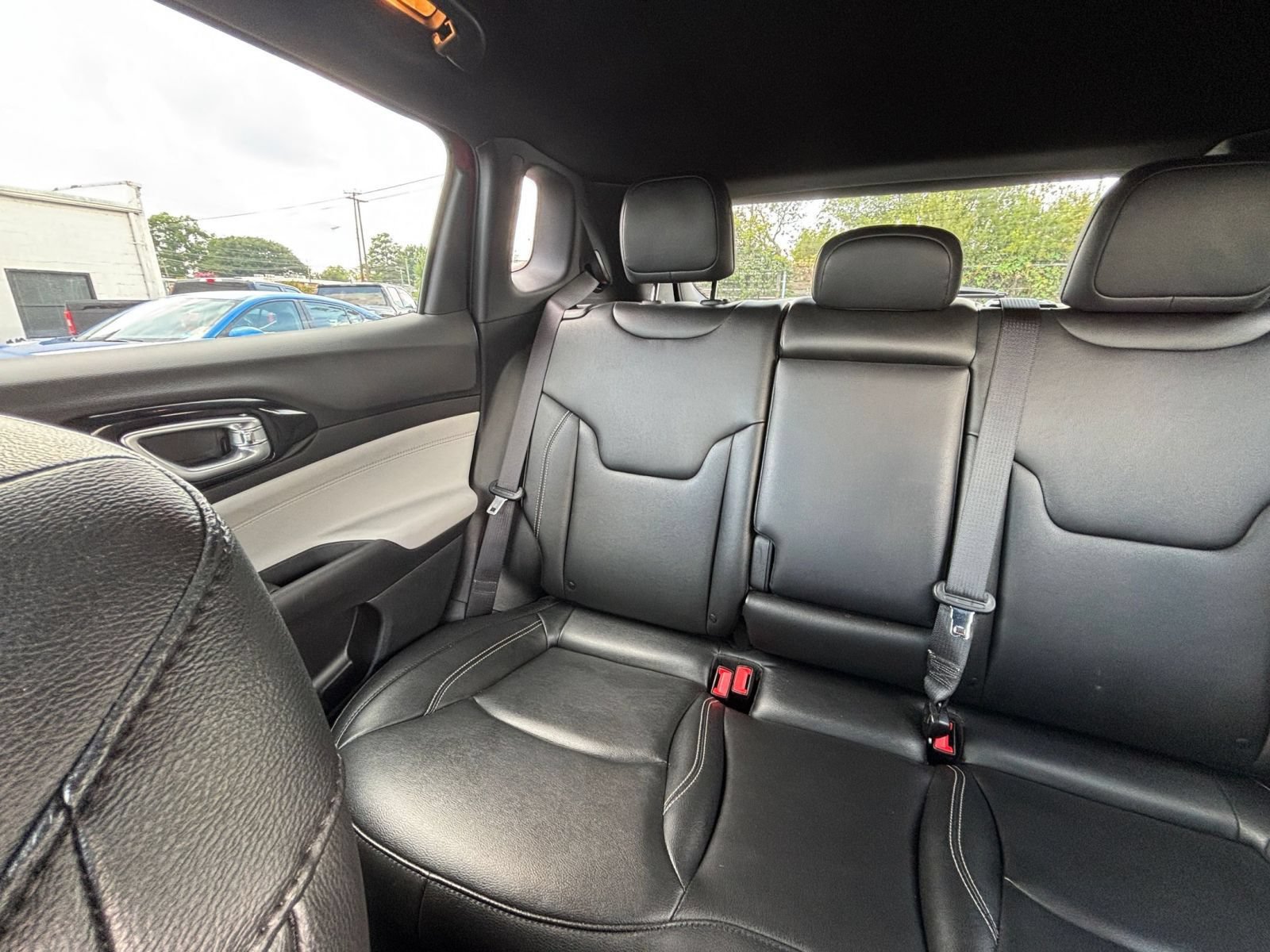 Used 2025 Jeep Compass Limited AWD/4WD image 39