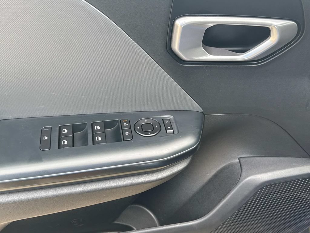 Used 2025 Kia K4 FWD image 25