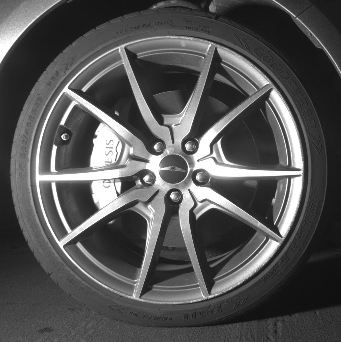 Used 2025 Genesis G70 2.5T image 13