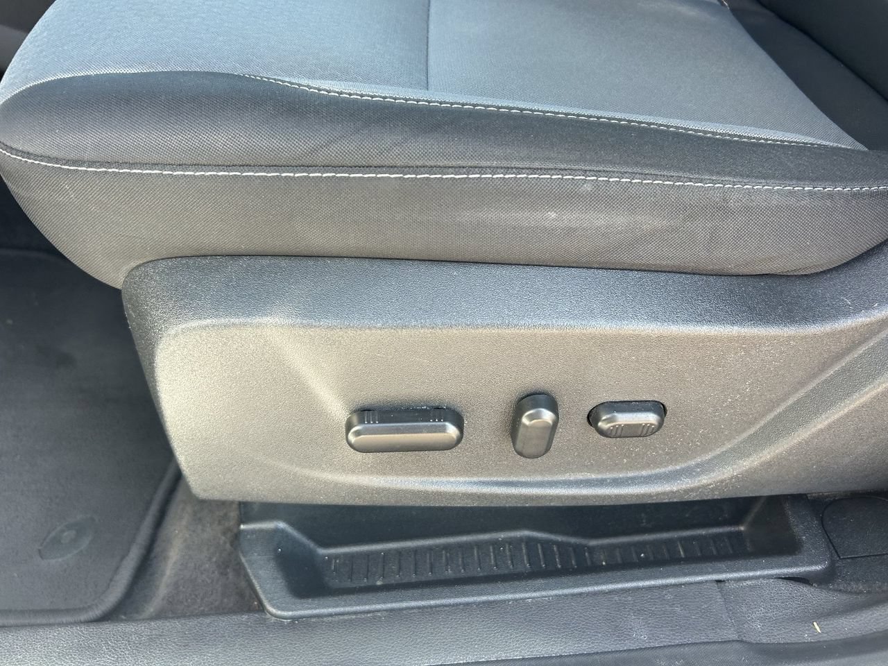 Used 2018 Ford Escape SE FWD image 29