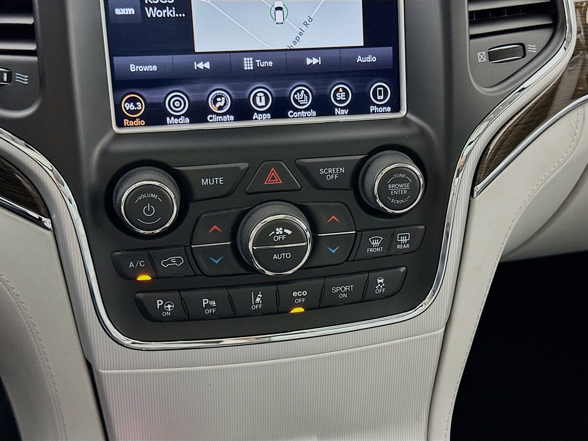 Used 2018 Jeep Grand Cherokee Summit AWD/4WD image 17