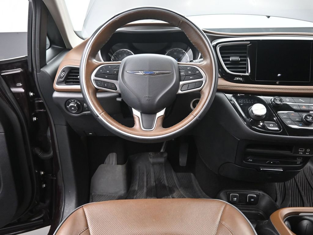 Used 2018 Chrysler Pacifica Limited image 27