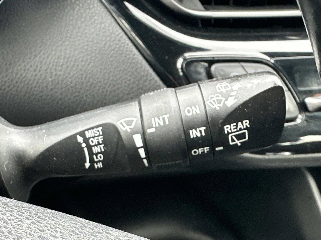 Used 2018 Toyota C-HR XLE FWD image 24