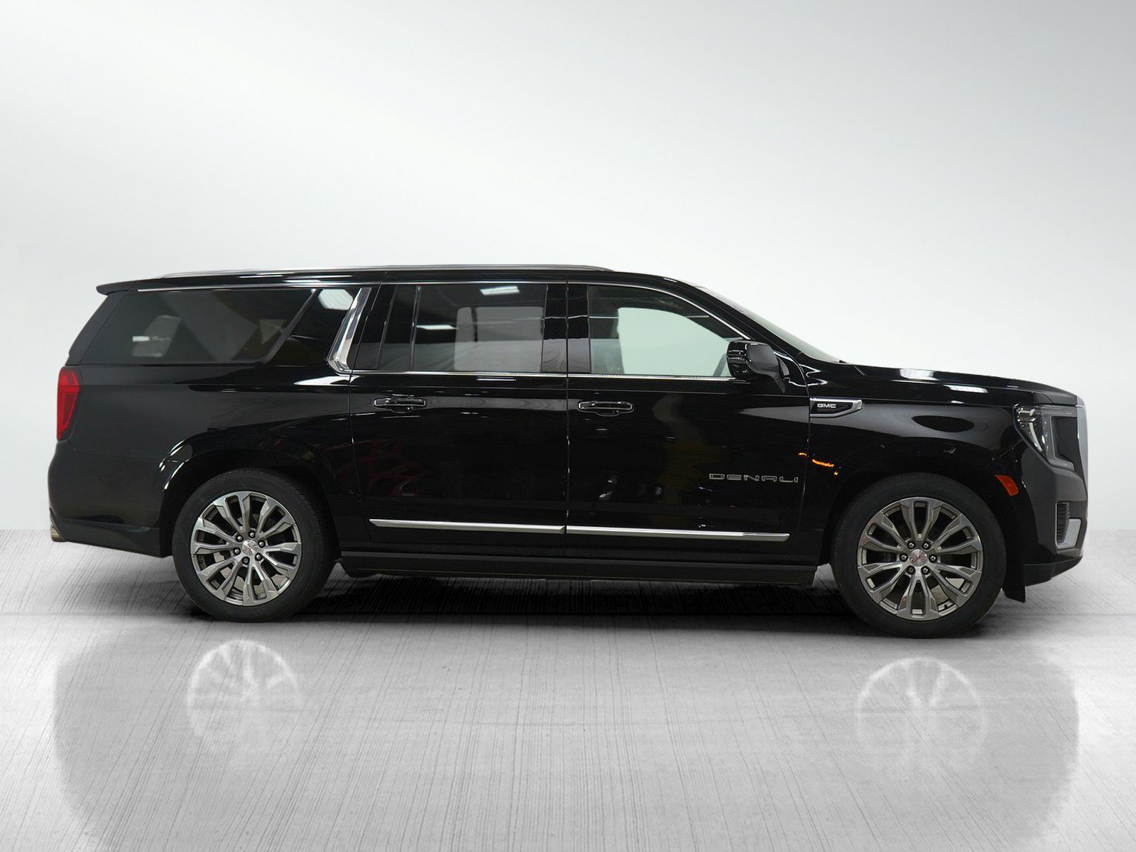 Used 2021 GMC Yukon XL Denali w/ Denali Ultimate Package image 6