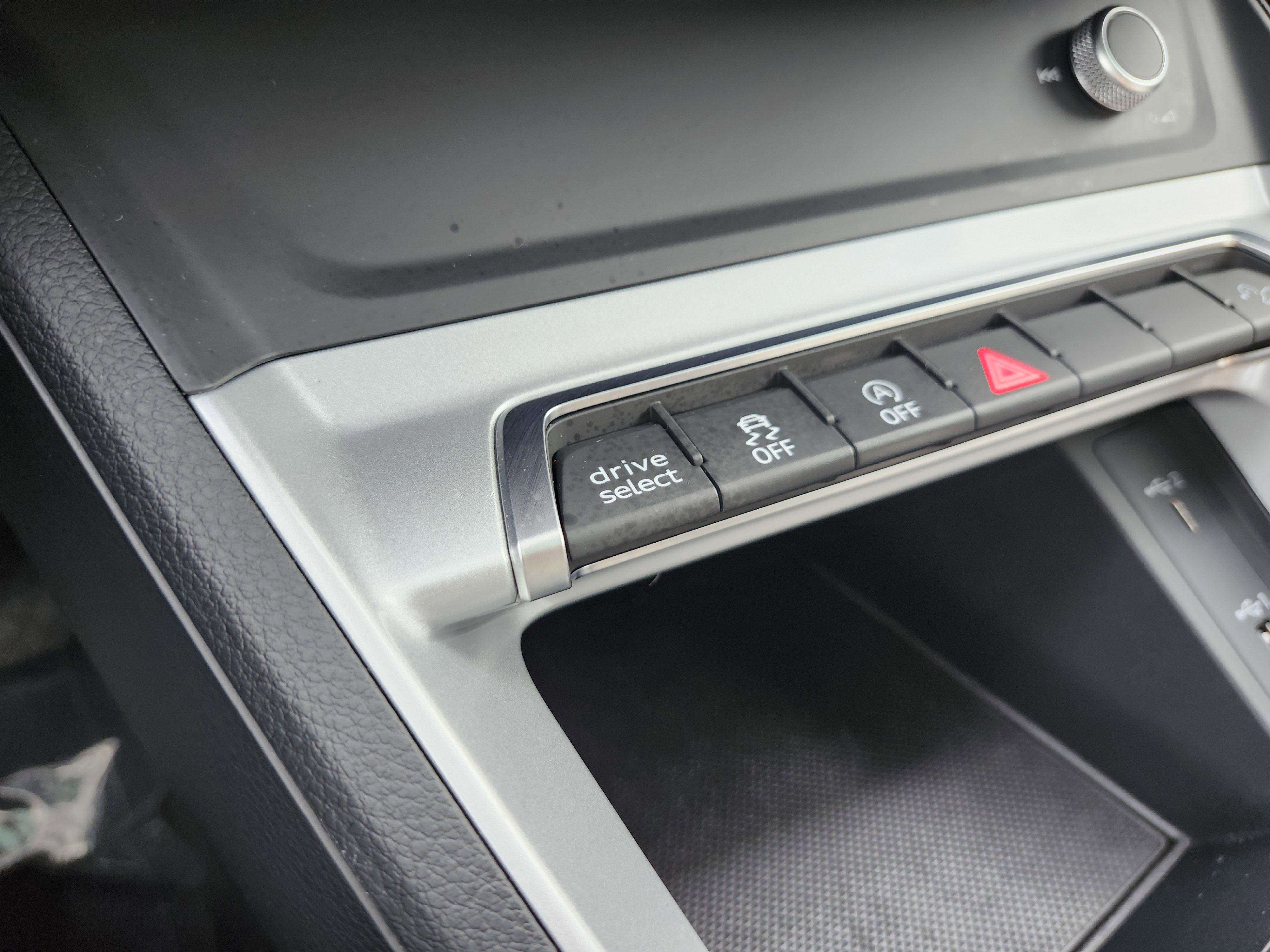 Used 2021 Audi Q3 2.0T Premium AWD/4WD image 9