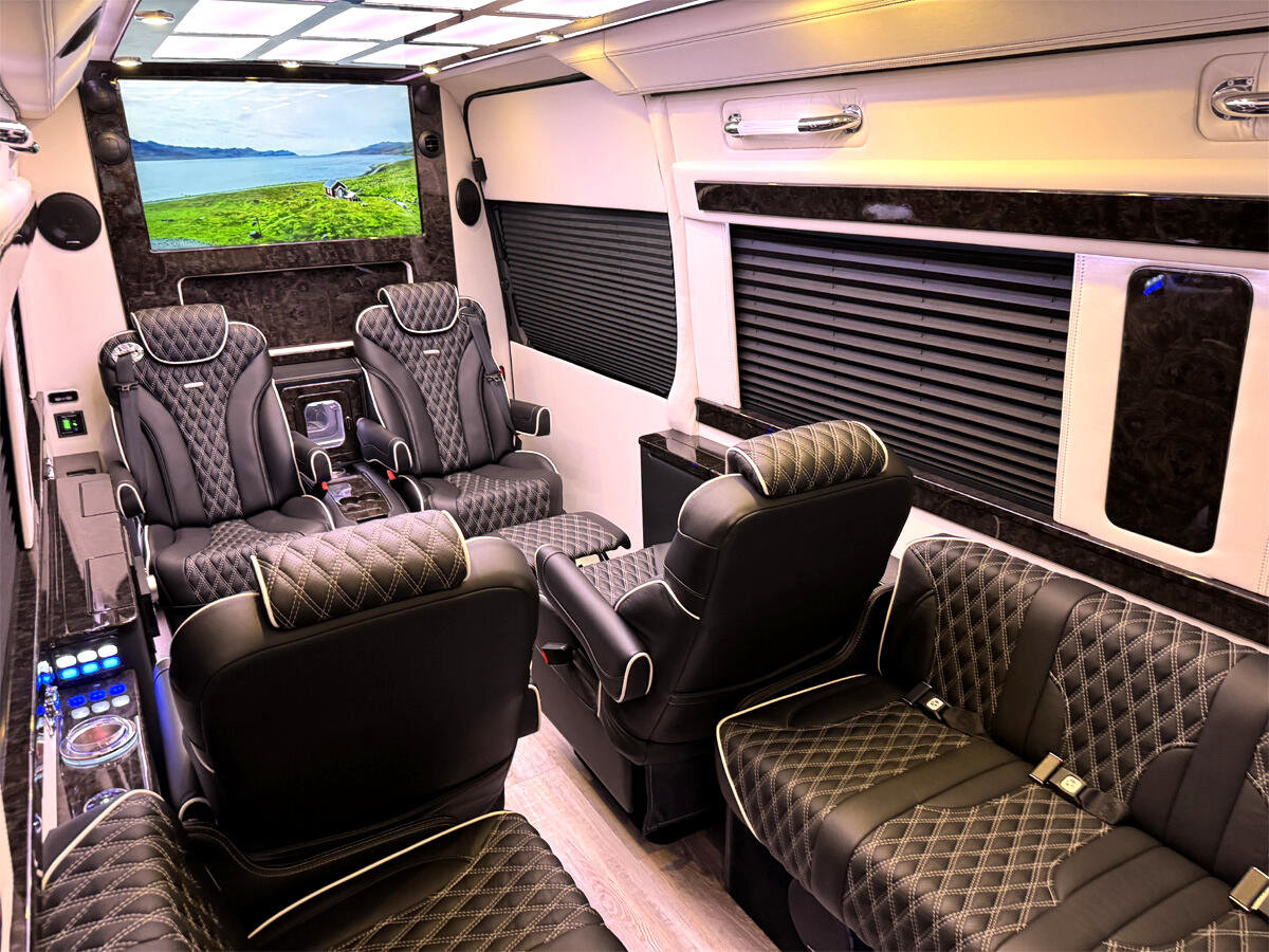 Used 2024 Mercedes-Benz Sprinter 3500 image 24