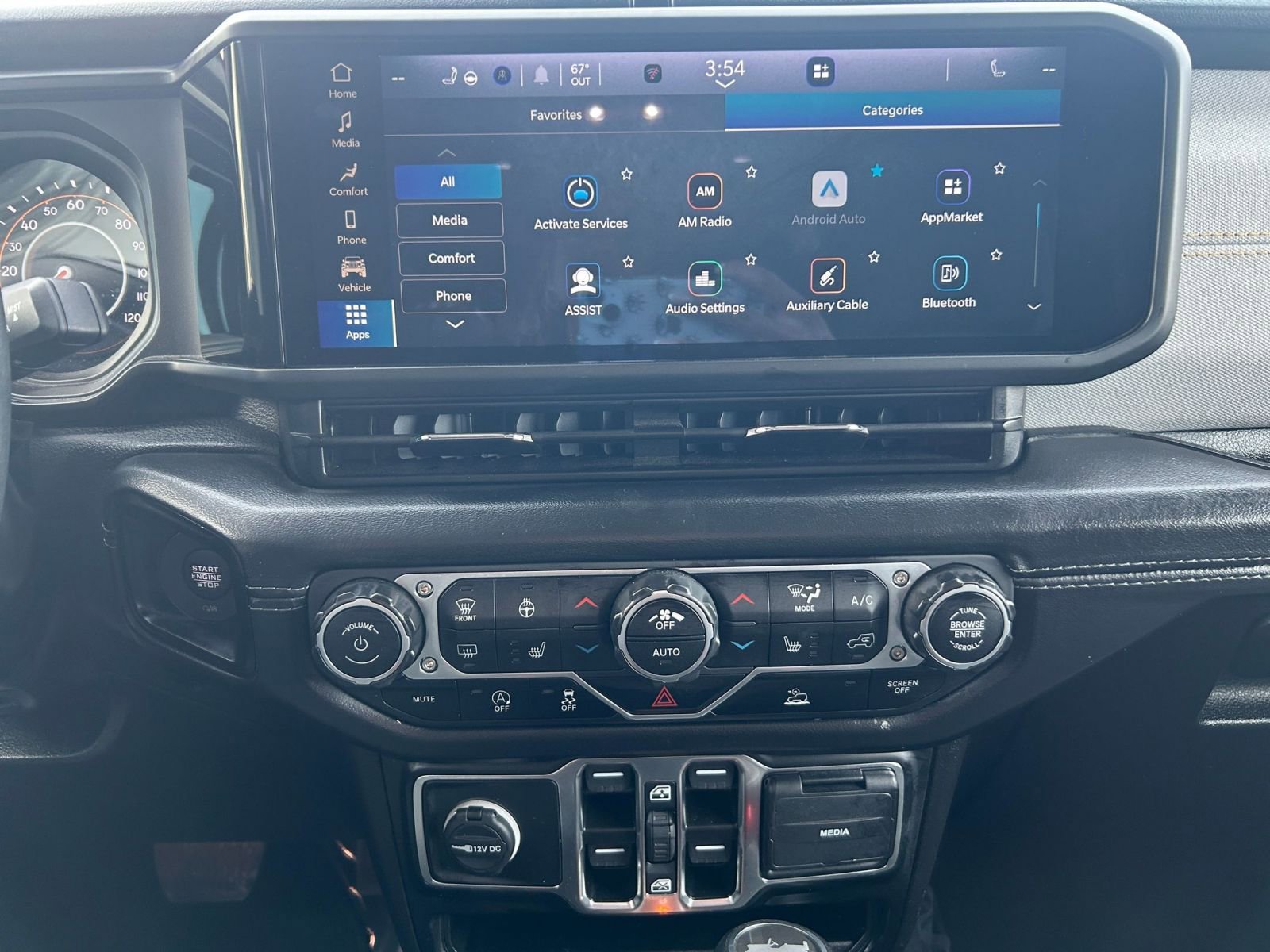 Used 2025 Jeep Wrangler Sahara image 20