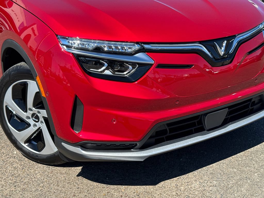 New 2027 VinFast VF 8 Eco AWD/4WD image 6