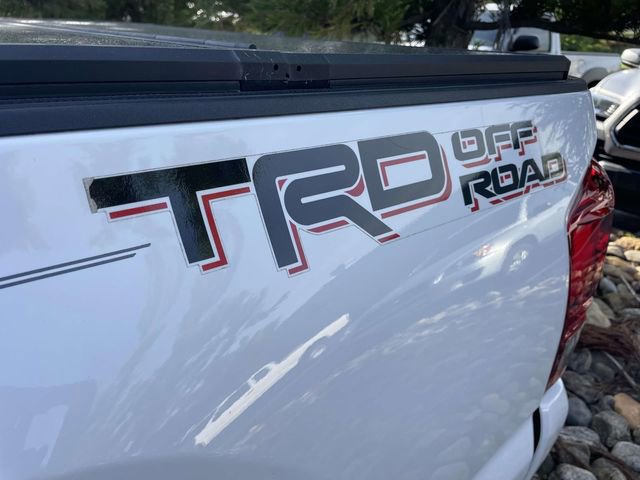 Used 2016 Toyota Tacoma TRD Off-Road w/ Premium & Technology Package RWD image 11