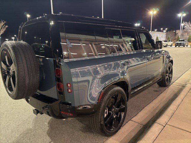 Used 2024 Land Rover Defender 110 X-Dynamic SE image 5
