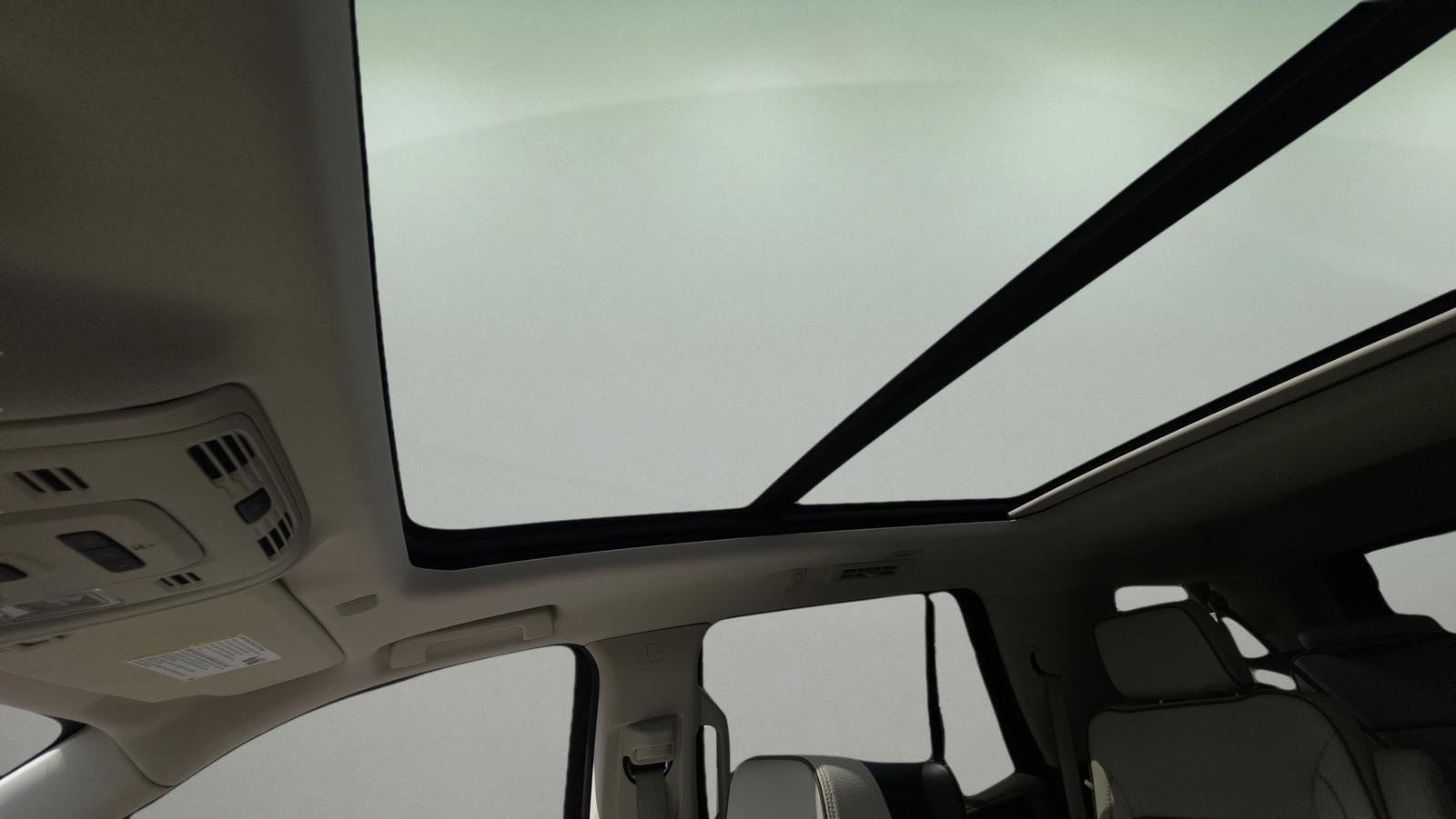 Used 2024 GMC Yukon Denali w/ Denali Reserve Package image 25