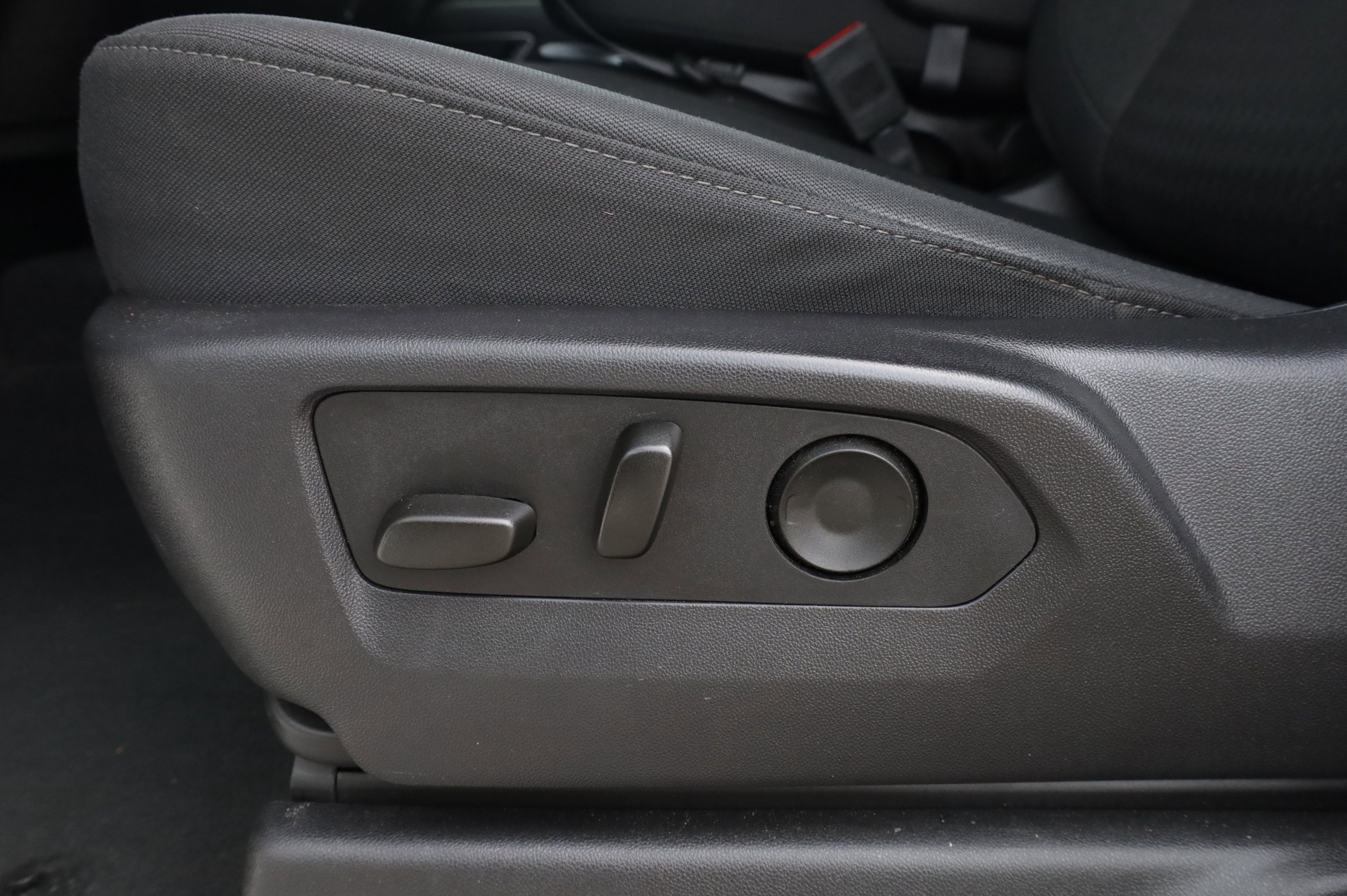 Used 2025 Chevrolet Silverado 1500 LT image 17