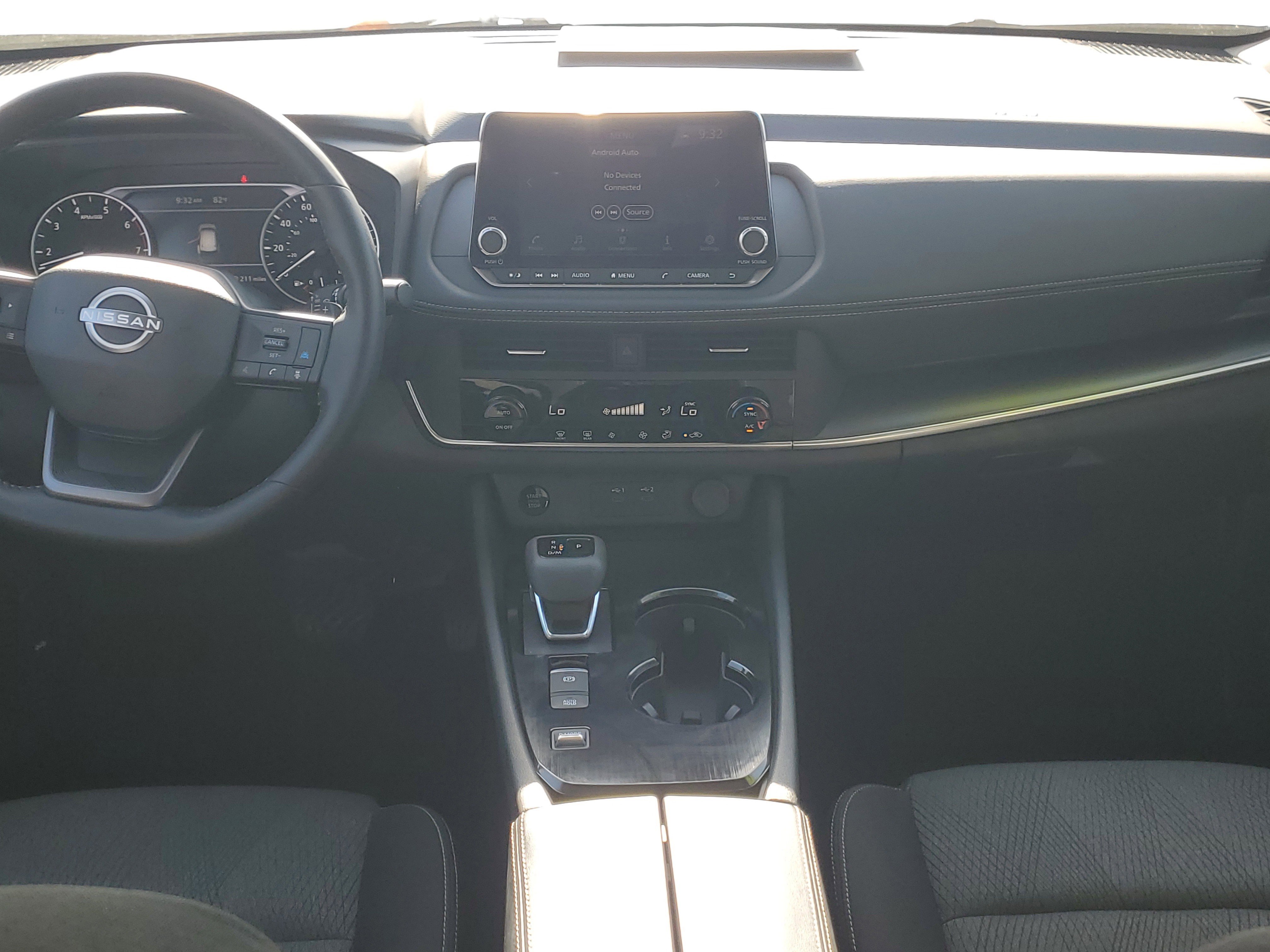 Certified 2025 Nissan Rogue SV image 14