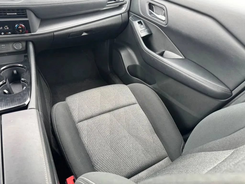 Used 2024 Nissan Rogue SV FWD image 20