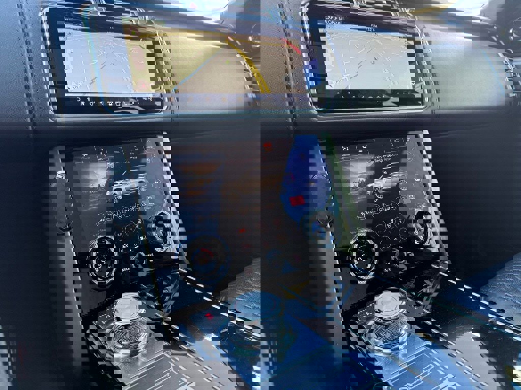 Used 2019 Land Rover Range Rover SV Autobiography Dynamic image 32