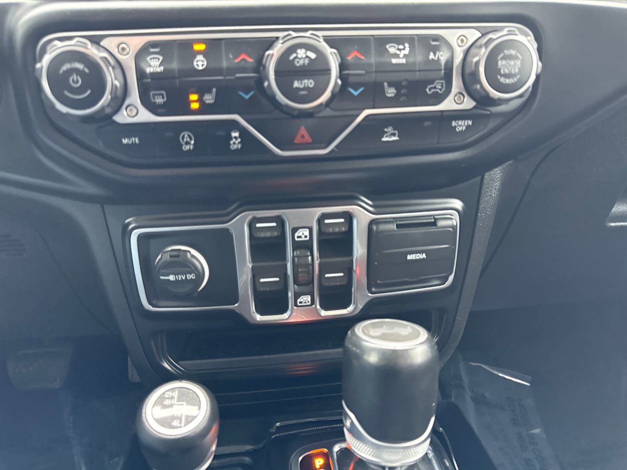 Used 2022 Jeep Wrangler Unlimited Sahara w/ Cold Weather Group image 25