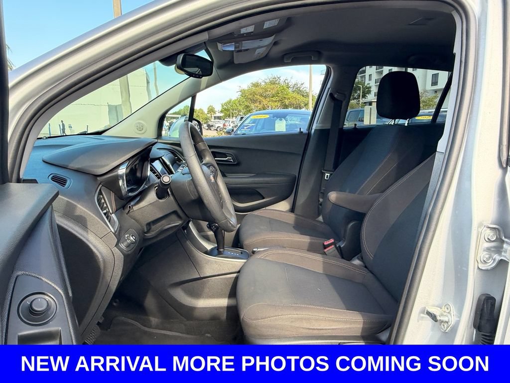 Used 2020 Chevrolet Trax LS w/ Tint and Cruise Package FWD image 9