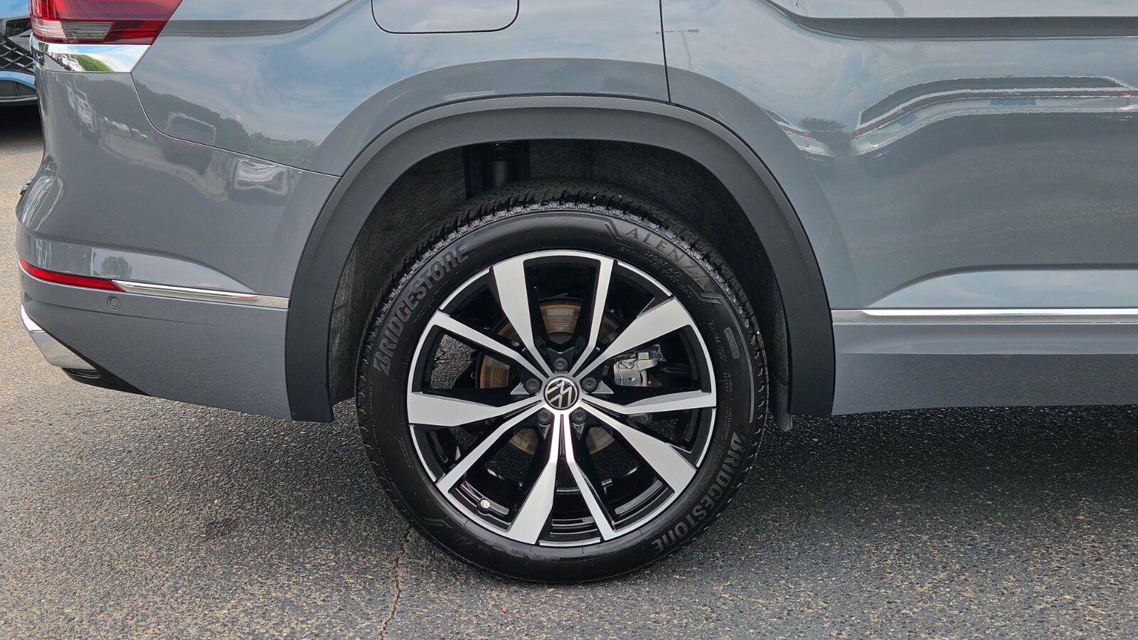 Certified 2025 Volkswagen Atlas SEL Premium R-Line AWD/4WD image 18