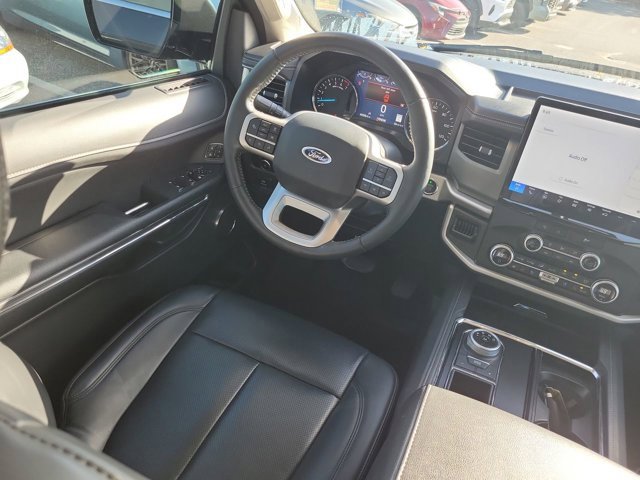 Used 2023 Ford Expedition XLT image 22
