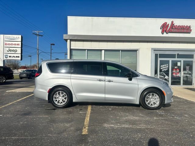 New 2026 Chrysler Pacifica Select image 10