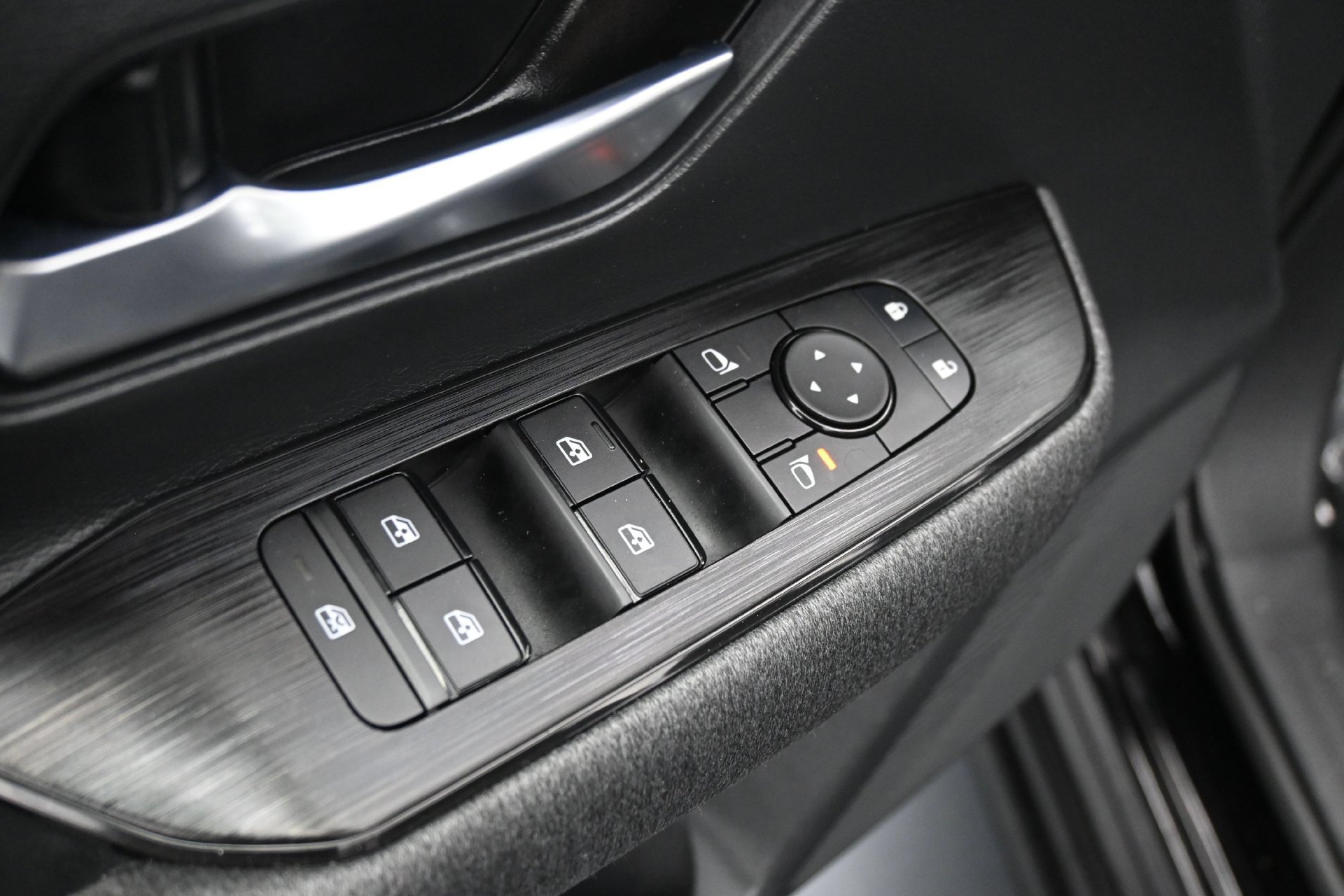 Used 2025 Nissan Kicks SV w/ SV Premium Package AWD/4WD image 18