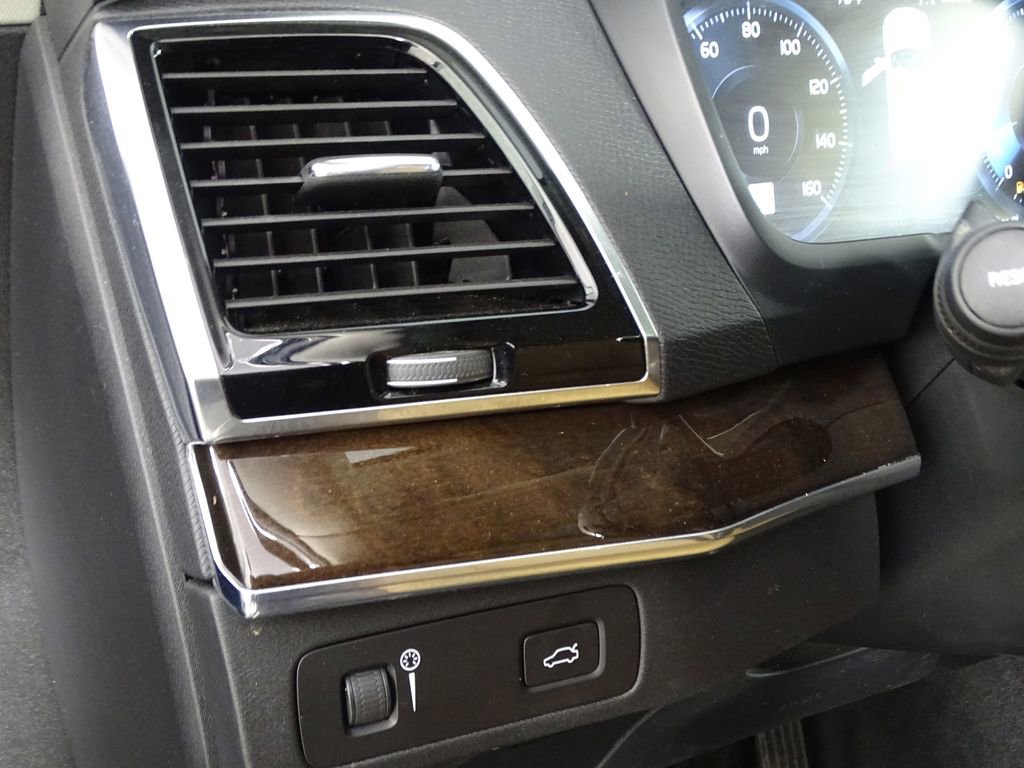 Used 2016 Volvo XC90 T6 Momentum w/ Protection Package Plus image 22