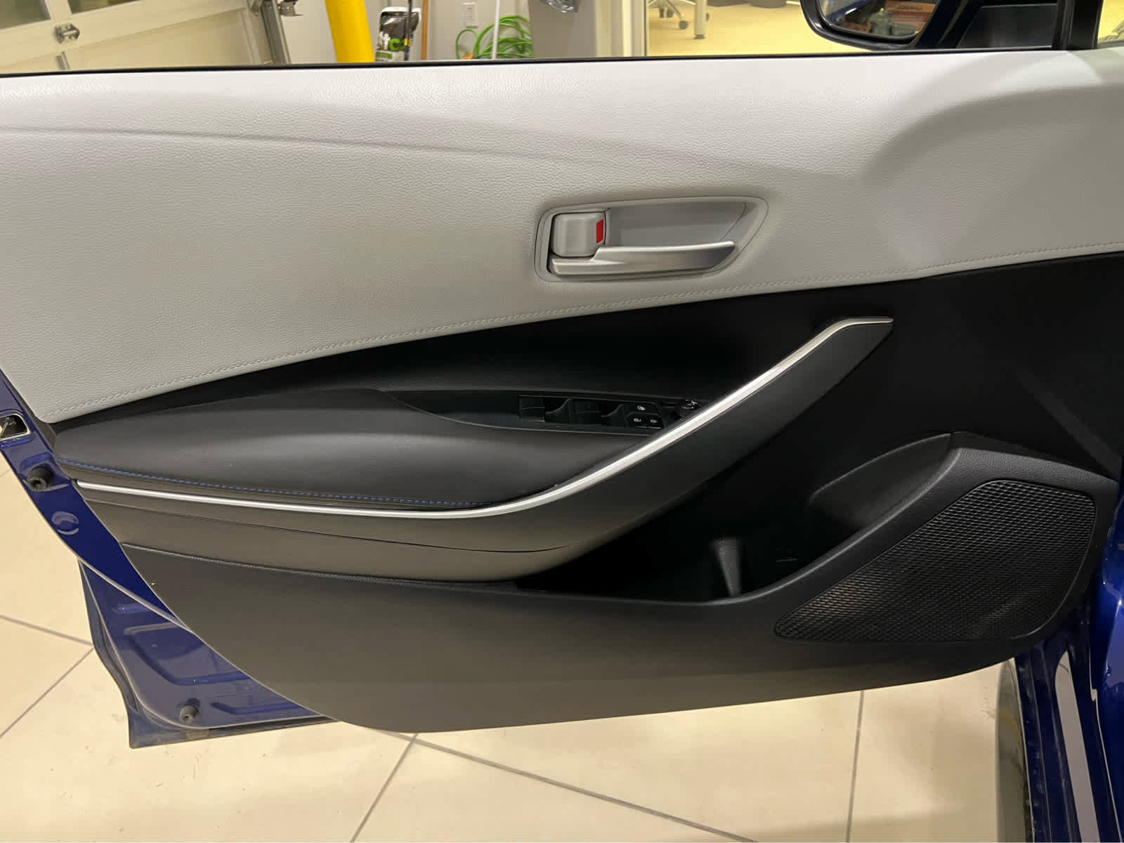 Used 2020 Toyota Corolla SE w/ SE Premium Package image 11