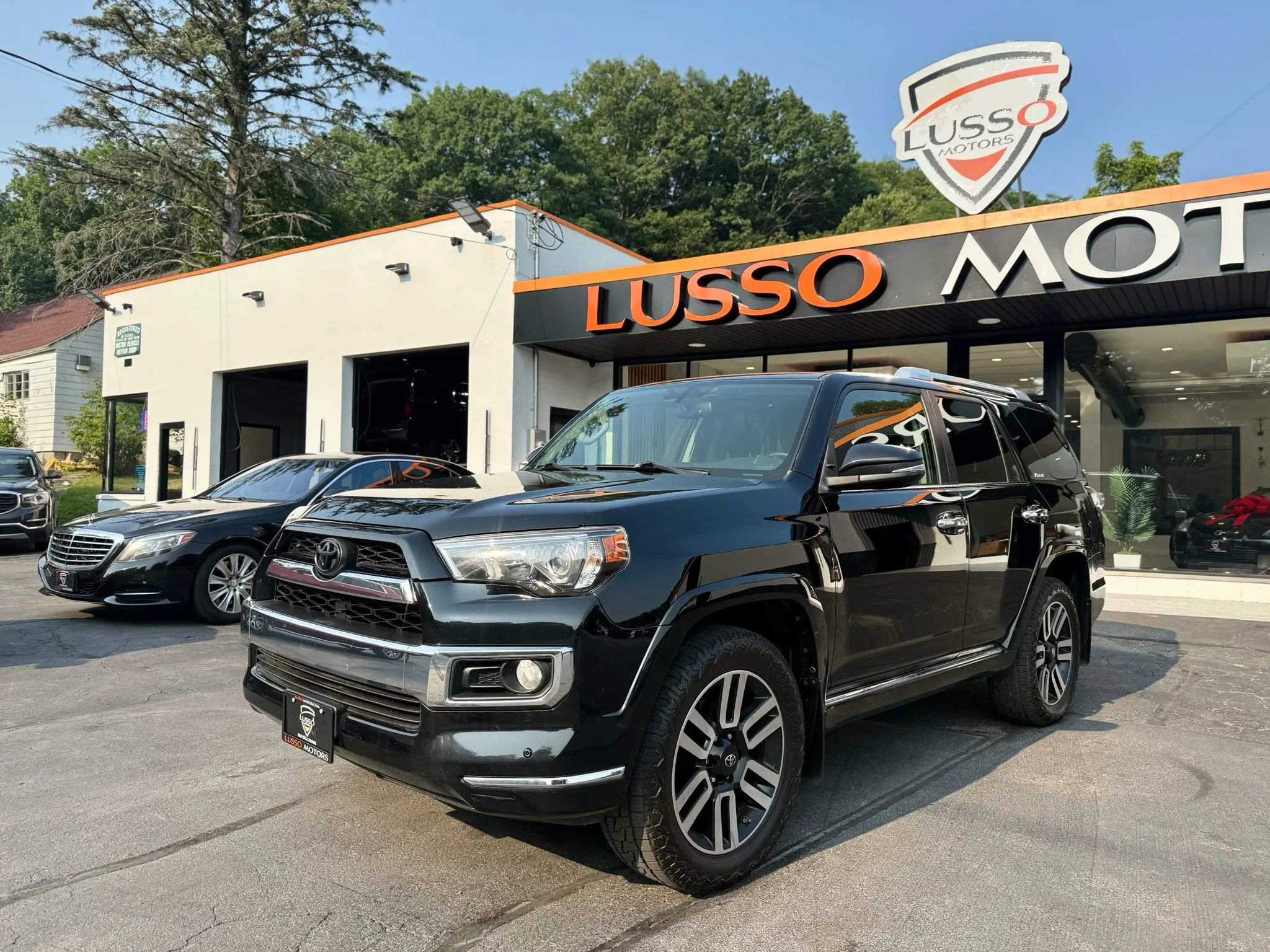 Used 2016 Toyota 4Runner Limited AWD/4WD image 2