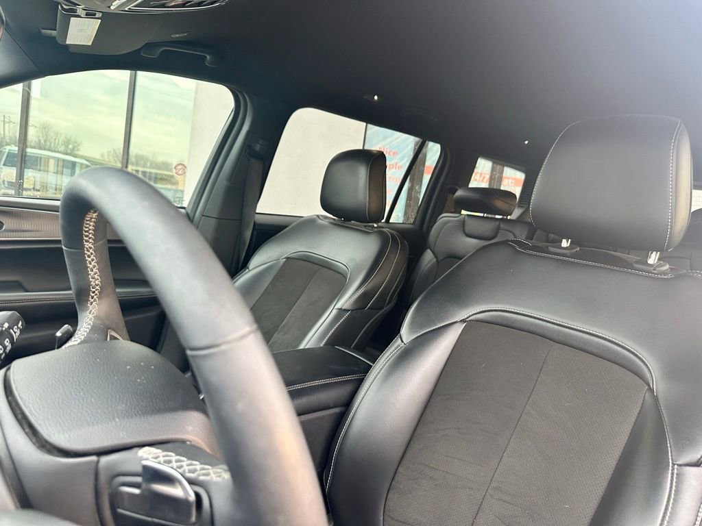 Used 2024 Jeep Grand Cherokee L Laredo image 25