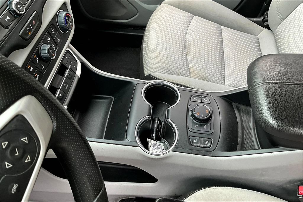 Used 2023 GMC Terrain SLE w/ Driver Convenience Package image 18