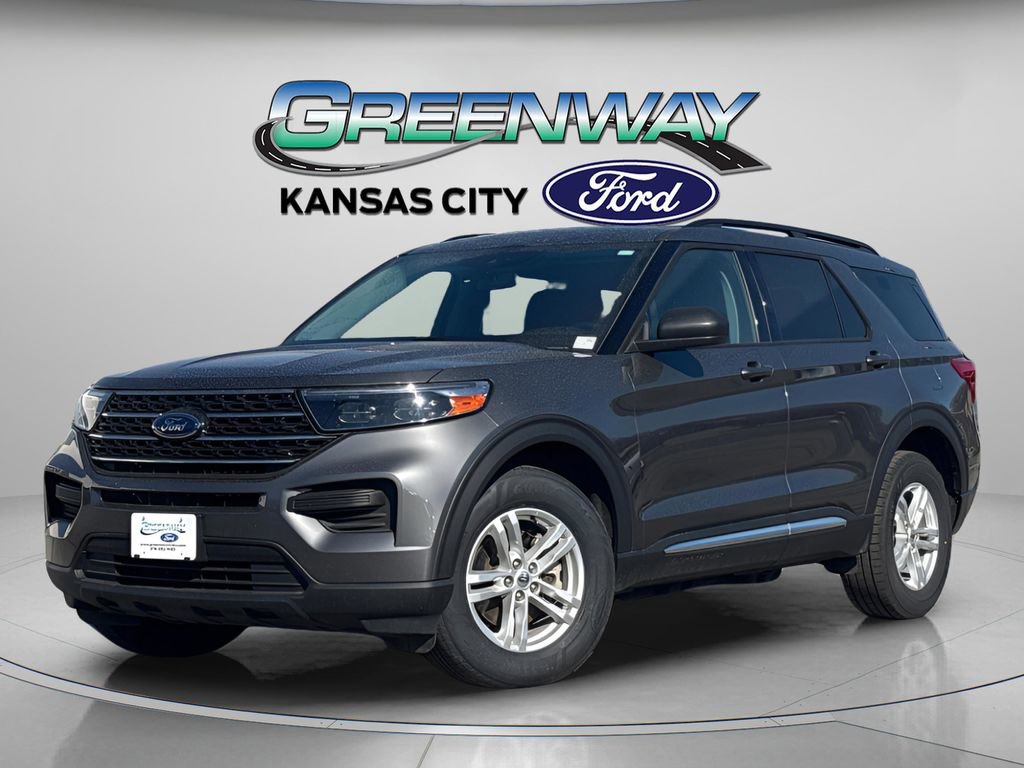 Used 2023 Ford Explorer XLT image 3