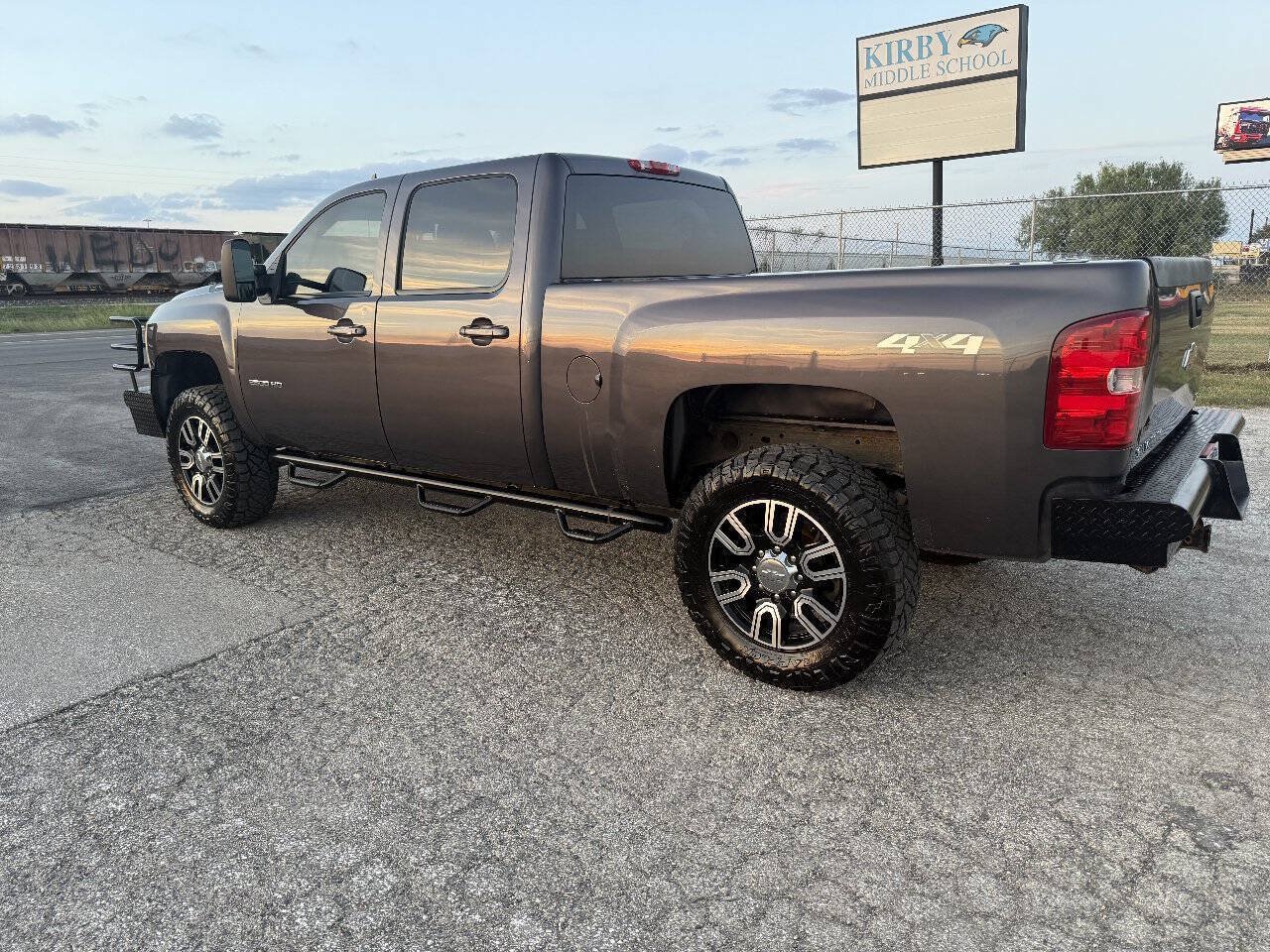 Used 2011 Chevrolet Silverado 2500 LTZ AWD/4WD image 5