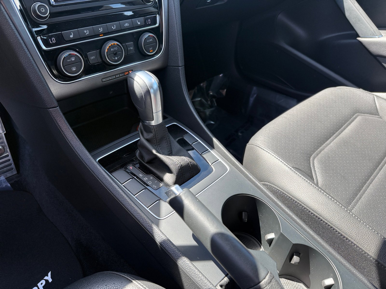 Used 2018 Volkswagen Passat 2.0T R-Line image 13