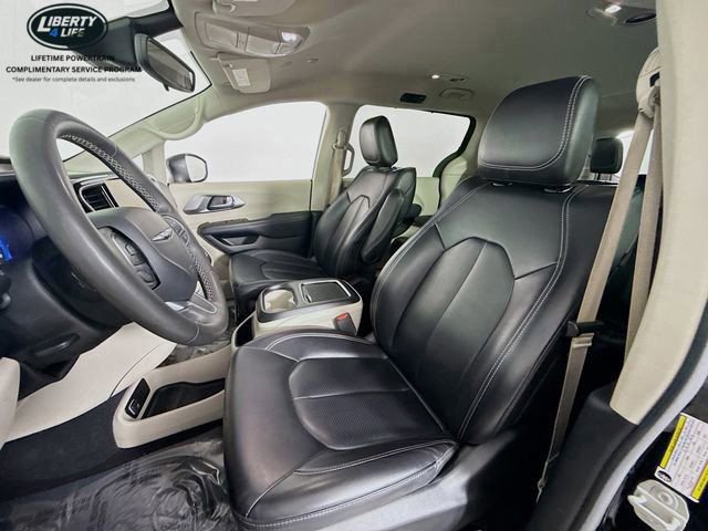 Used 2023 Chrysler Pacifica Touring-L image 20