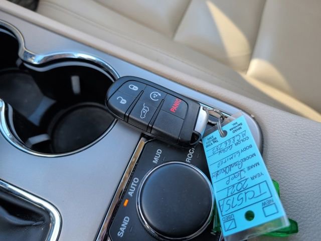 Used 2021 Jeep Grand Cherokee Limited w/ Premium Lighting Group AWD/4WD image 32