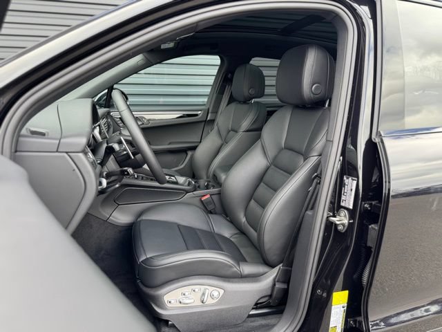 New 2026 Porsche Macan AWD/4WD image 5