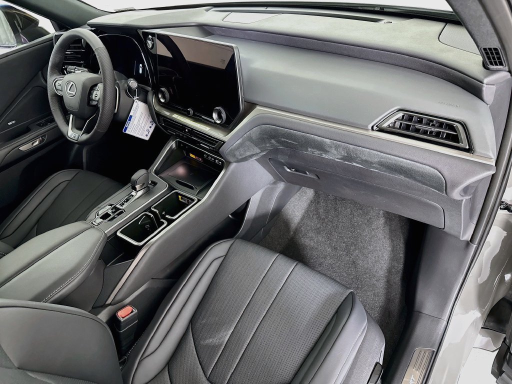 Used 2026 Lexus TX 500h AWD w/ Technology Package image 17