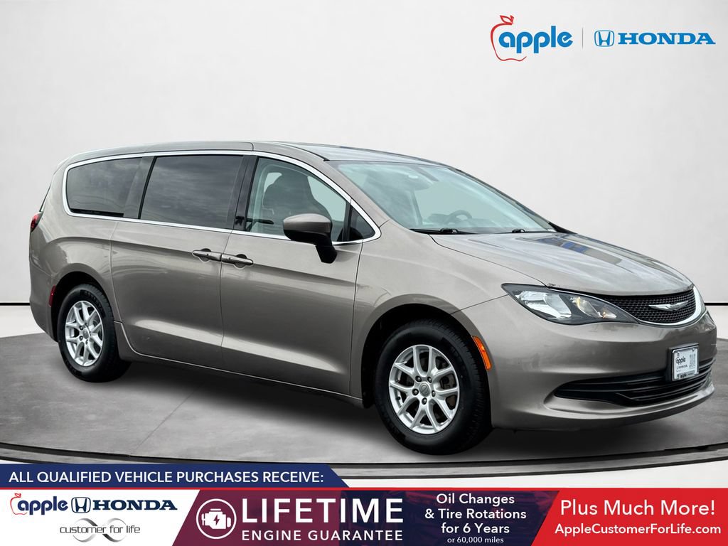Used 2017 Chrysler Pacifica Touring FWD image 1