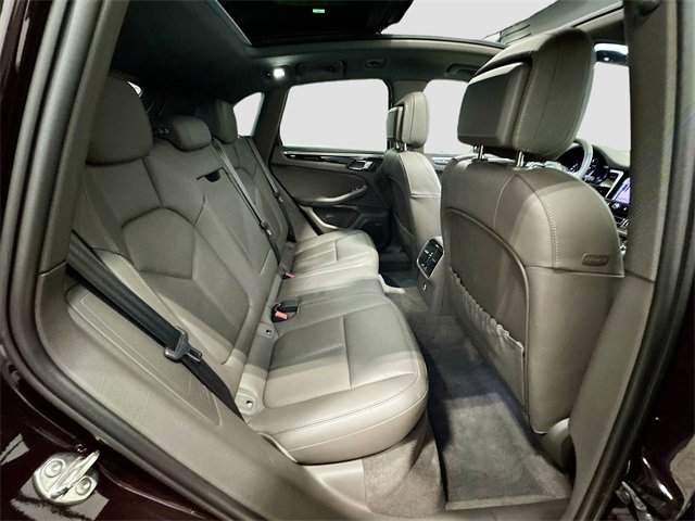 Used 2025 Porsche Macan image 29
