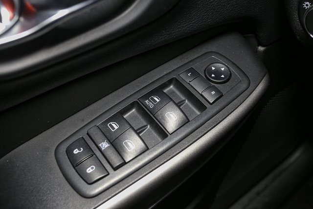 Used 2019 Jeep Cherokee Latitude w/ Cold Weather Group image 34