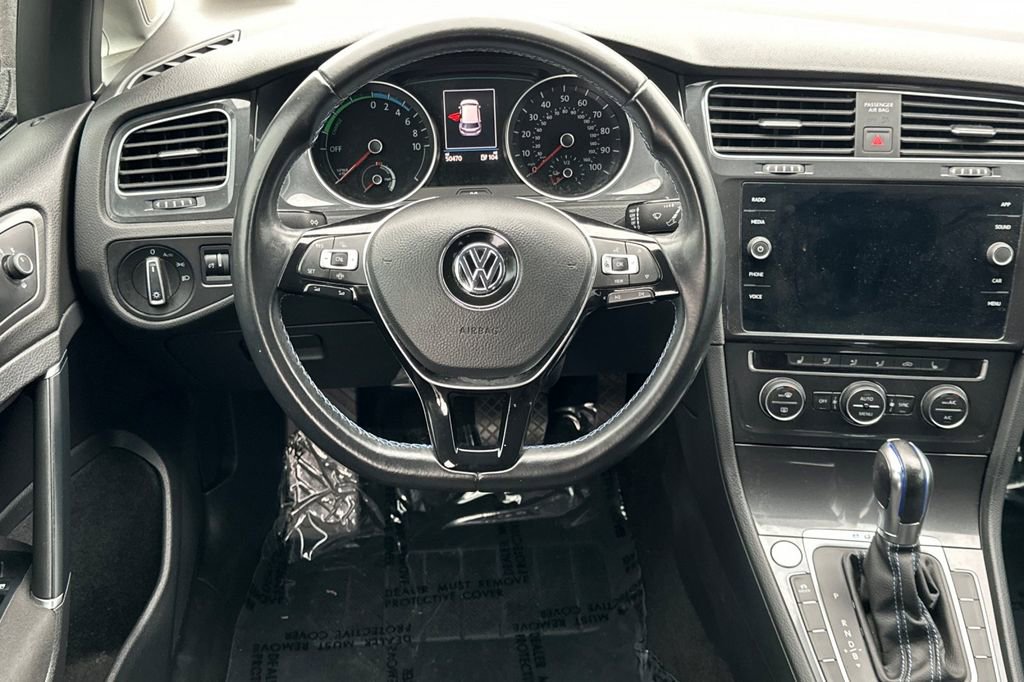 Used 2019 Volkswagen e-Golf SE image 11