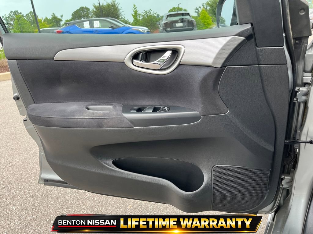 Used 2013 Nissan Sentra SR w/ Driver Pkg FWD image 11