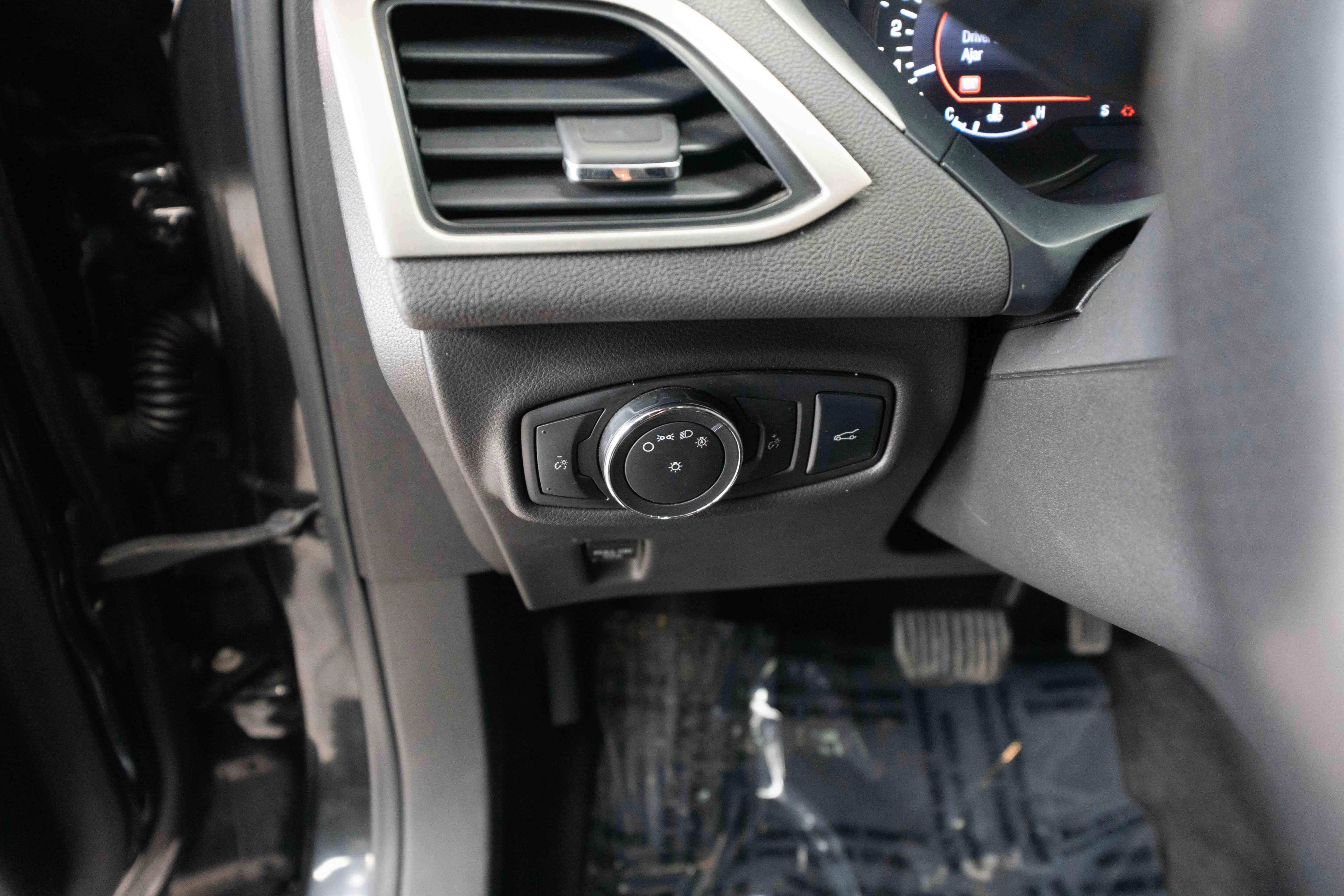 Used 2013 Lincoln MKZ image 11