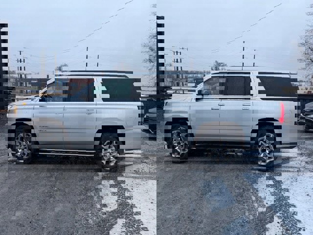 Used 2018 GMC Yukon XL SLT image 2