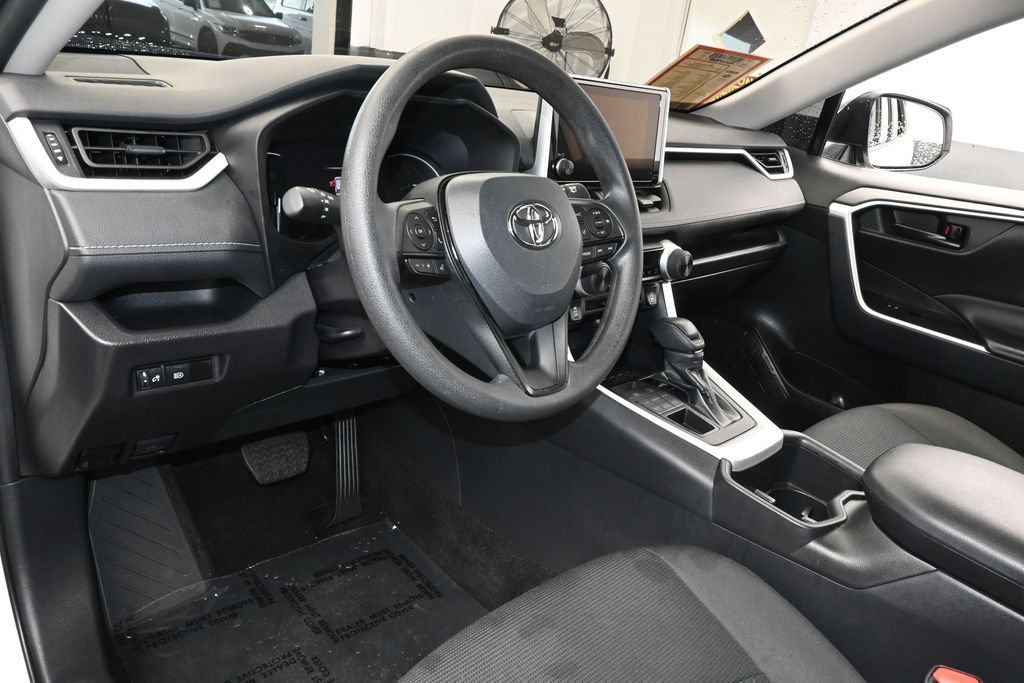 Used 2025 Toyota RAV4 LE AWD/4WD image 12