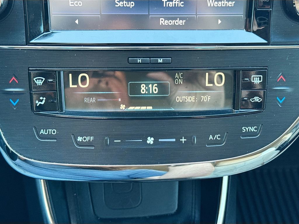 Used 2018 Toyota Avalon Limited image 19