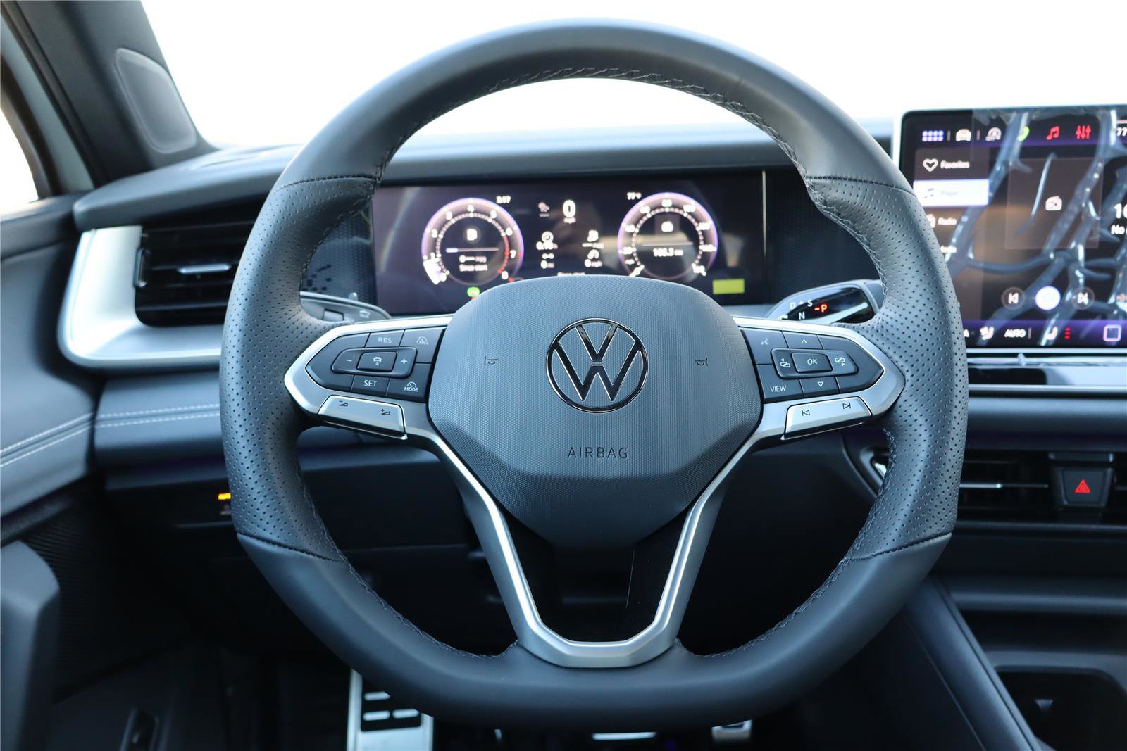 New 2026 Volkswagen Tiguan SE R-Line FWD image 14