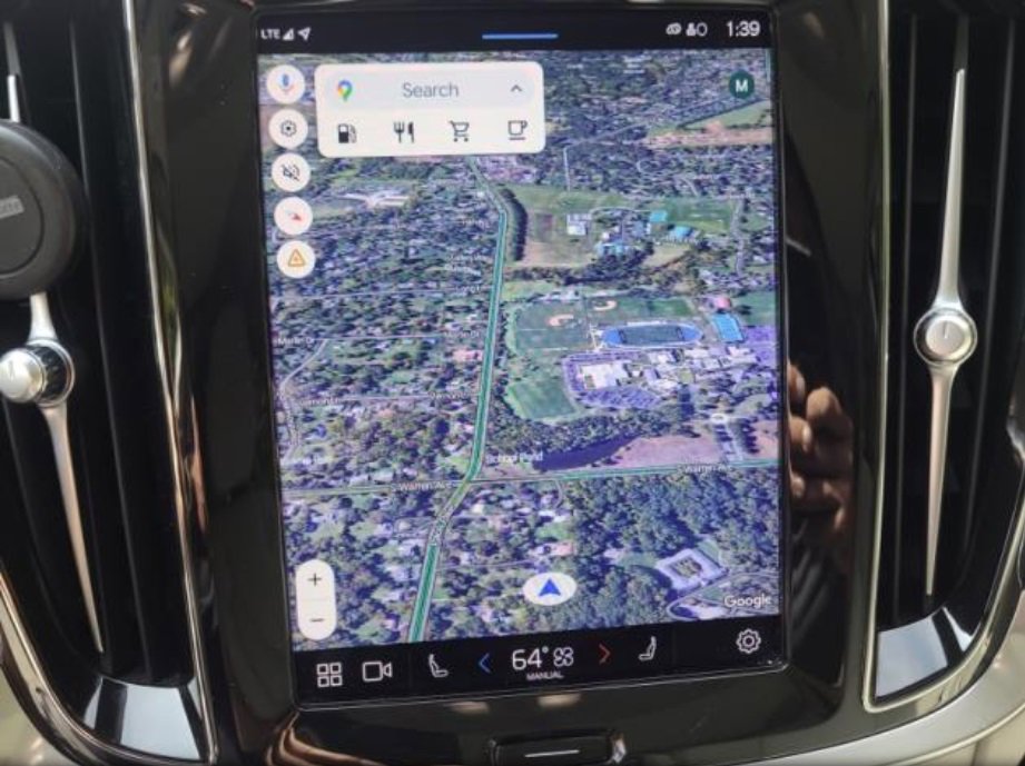 Used 2023 Volvo V60 B5 Cross Country Plus w/ Protection Package Premier image 4