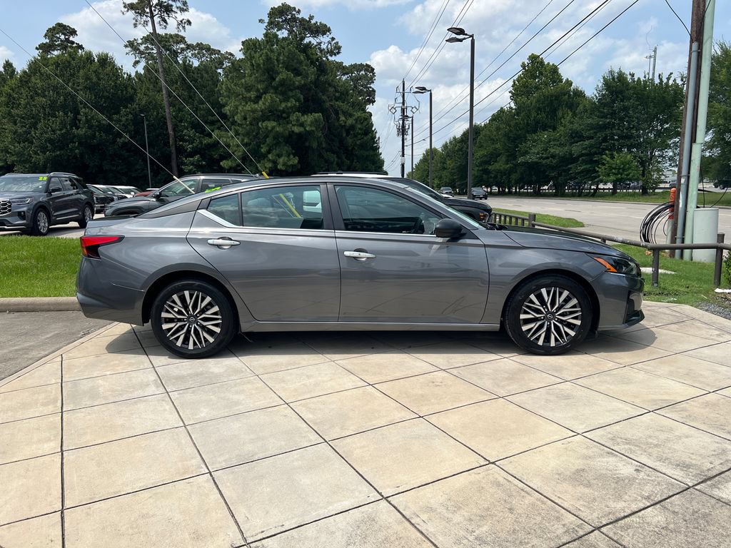 Used 2025 Nissan Altima 2.5 SV FWD image 4