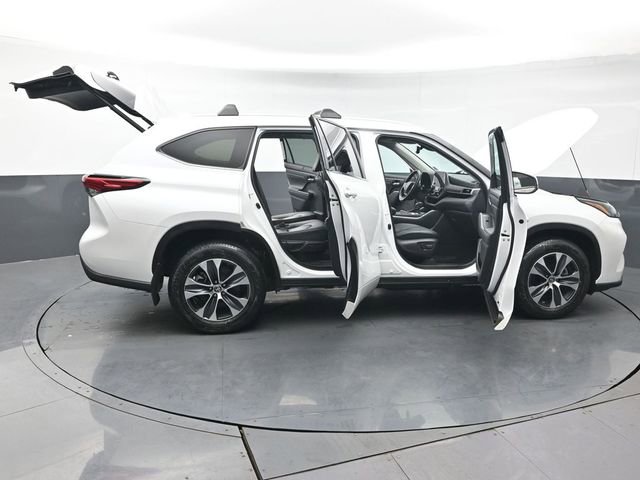 Certified 2023 Toyota Highlander XLE image 61